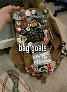 bag creds @arkhambeetles  #bag #pins #buttonpin #fandom Doodles On Backpack, Decorated Backpack Ideas, Custom Backpack Ideas, Diy Bag Pins, Bag Pins Ideas, Cool Pins For Backpacks, Pins On Bag, Bag With Pins Aesthetic, Outfit With Backpack