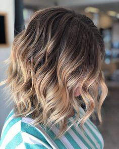 braune haare mit blonen strähnen balayage braun blond Balayage For Short Hair, Short Balayage, Baylage Hair, Balayage Short, Short Hair Highlights, Short Ombre Hair, Balayage Hair Dark