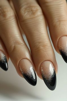 Black Nail Art Uñas Ideas, Stunning Nail Designs, Nail Art Trends, Black Nail Art, Black Nail Designs, Latest Nail Art, Black Nail, Art Trends, Nails Inspo