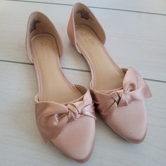 Brand: Lc Lauren Conrad Style: D'orsay Flats Size: 10 Color/Pattern: Dusty Pink Width: Medium Toe: Pointed Details: Bow On The Top Toe Area, Lightly Padded Condition: Brand New Without Tags Flaws: Please See Last Pic That Shows A Tiny Dot On The Top Of One Shoe New To Poshmark? Sign Up Using My Referral Code Reloved_resell & Get $10 Off Your First Purchase Spring Ballet Flats With Satin Bow And Closed Toe, Pink Flats With Bow And Round Toe, Spring Bow Flats With Pointed Toe, Spring Flats With Bow And Pointed Toe, Pink Ballet Flats With Bow For Spring, Pink Spring Ballet Flats With Bow, Pink Ballet Flats With Bow For Party, Pink Bow Ballet Flats For Spring, Pink Party Ballet Flats With Bow