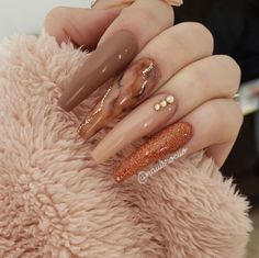 Novemember Nails, November Nail Designs, Sophisticated Nails, Plum Nails, Simple Fall Nails, November Nails, Beige Nails, Fall Acrylic Nails, Thanksgiving Nails