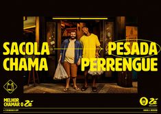 two people standing in front of a store with the words sacola pesada chama perengue