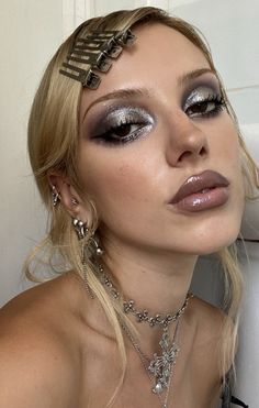 Rocker Makeup Rock Chick, Rockstar Gf Makeup, Rocker Makeup, Makeup Rules, Rock Makeup, Ball Makeup, Funky Makeup, Metallic Makeup