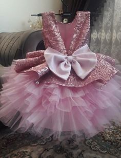 Fashion Frocks, Baby Princess Dress, Dress Designs For Girls, Frocks For Babies, Mom Daughter Outfits, Classic Baby Clothes, Stylish Baby Girls, Flower Girl Gown