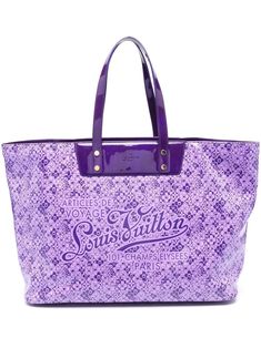 circa 2010s purple canvas patent finish monogram pattern logo print to the front hook and eye fastening two long top handles internal logo patch internal zip-fastening pocket logo-print lining gold-tone hardware rectangle body Sparkly Bag, Louise Vuitton, Expensive Fashion, Purple Canvas, Best Online Stores, Pre Owned Louis Vuitton, Pattern Logo, High Fashion Outfits, Monogram Pattern