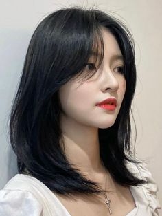 3 Layer Haircut Short Hair, Shoulder Length Straight Haircut With Bangs, Korean Midlength Hairstyle Women, Korean Haircuts For Short Hair, Haircuts For Thick Shoulder Length Hair, Korean Hairstyle Side Part, Medium Hair Korean Style Haircuts, Haircut For Women With Round Faces, Korean Medium Length Hair