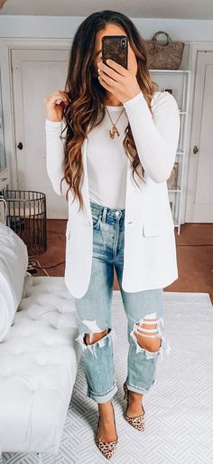 Nike Blazer Outfit, Popular Spring Outfits, Nike Blazers Outfit, Seasonal Outfits, Outfits For Ladies, Ripped Jeans Outfit, Blazer And T Shirt, Work Blazer