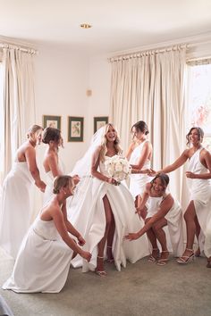 Mariana Hardwick, Brides Shoes, Bridesmaid Poses, Bridesmaid Pictures, Lost In Love, Bridesmaid Photoshoot