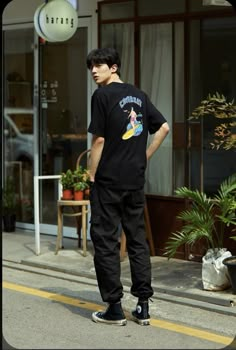 Mens Street Style Urban, Mens Street Style Winter, Hip Hop Street Fashion, Estilo Vans, Mens Street Style Summer, Korean Street Fashion Men, Asian Men Fashion, Tokyo Street Fashion, Asian Street Style