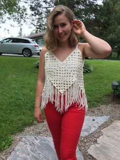 Handcrafted from acrylic yarn. Simple and classic design for Bohemian style top. Measurements: Width: 17 inches ( 43 cm ) Length: 18 inches (46 cm without straps )                20,5 inches ( 52 cm with straps ) White Summer Top, White Summer Tops, Knitting Basics, Womens Halter Tops, Crochet Granny Square, Mode Boho, Top Measurements, Fringe Top, Crochet Vest