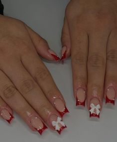 Nails Acrylic Tips, Bow Nail Art Designs, White Nail Inspo, Cute Red Nails, Short Red Nails, Carin Leon, Bow Trend, Quince Nails, Red And White Nails