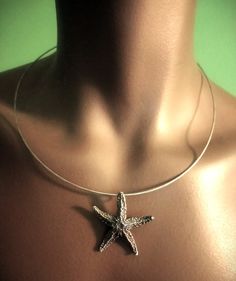 Small starfish found on a beach in Galicia. Reproduction of the natural in solid silver of Ley 925. Approximate dimensions of the star: 3.5 x 3.5 cm. Length of the courtesy collar: 46 cm. Each piece is shipped presented in a bag or gift box. I remain at your disposal for whatever you like. It will always be a pleasure to assist you. Customs procedures and fees at the expense of the buyer. https://www.facebook.com/oscar.bonigno.orfebreria https://www.instagram.com/oscarbonignorfebre Star Silver, Elephant Lover, Elephant Pendant, Lucky Star, Star Pendant, Silver Stars, Solid 925 Sterling Silver, Starfish