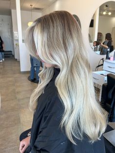 Bright Blonde Balayage Hair, Bright Cool Blonde Balayage, Balayage Platinum Blonde Dark Roots, High Impact Blonde Balayage, Light Blonde Hair Root Smudge, Swedish Blonde Balayage, Super Light Blonde Balayage, High Impact Balayage, Lived In Blonde Root Smudge