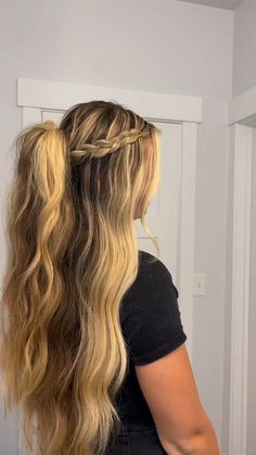 more in telegram Dinner Dance Hairstyles, Catering Hairstyles, Hairstyles With Curled Hair, Dinner Attire, Κούρεμα Bob, Work Hair, Formal Hairstyles For Long Hair, Formal Hair