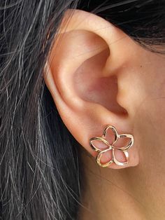 Elegant and Beautiful Hawaiian 18mm Plumeria Flower in 14K Solid Rose Gold Stud Earrings High Polish Finish Smooth and Shiny Rose Gold 14K Solid Gold GUARANTEED, Authenticated with a 14K Stamp Made with Highest Quality Craftsmanship Solid 14K Rose Gold Plumeria Earrings Length 18 Millimeters Width 18 Millimeters Total Weight 2.5 grams Amazing Gift for family and friends! Jewelry Gift box included! Rose Gold Flower-shaped Pierced Earrings, Rose Gold Flower Shaped Pierced Earrings, Rose Gold Single Flower-shaped Earring, Rose Gold Flower-shaped Earrings, Pierced Rose Gold Flower Earrings, Pink Gold Flower-shaped Earrings, 5grams Gold Earrings, Rose Gold Stud Earrings, Friends Jewelry