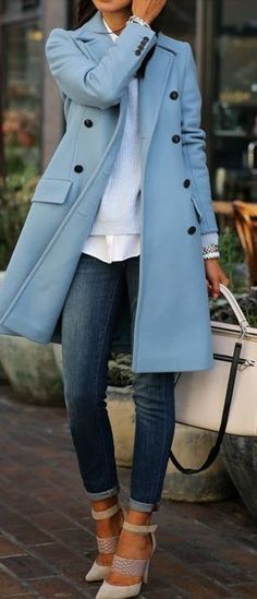 Fall fashion | Sweater over white blouse, denim, blue coat and strapped heels Mode Inspiration, Outfit Casual, Fall Winter Outfits, Outfits Ideas, Street Styles, Fashion Street