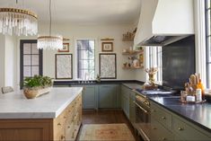 Kitchen design with black soapstone countertops and green cabinets Soapstone Kitchen, Classic Kitchen, Kitchen Redo, Décor Diy, Updated Kitchen, Vintage Pieces