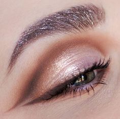 #makeup #eyemakeup #beauty Nabla Cosmetics, Hollywood Divas, Chic Makeup, Makeup Aesthetic, Make Up Looks, Eye Makeup Tips, Chic Look, Cut Crease, Classy Chic