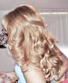 Prom Hair Blonde, Blonde Princess, Long Blonde Curly Hair, Soft Blonde Hair, Blonde Aesthetic, Going Blonde, Hair Inspiration Long, Blonde Curly Hair, Dyed Hair Inspiration