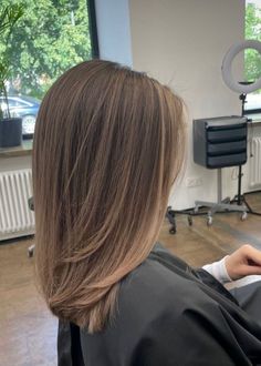 Brown Straight Hair, Brunette Hair With Highlights, Brown Hair With Blonde Highlights, Brown Hair Balayage, Hair Inspiration Color, Light Hair