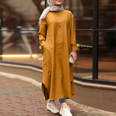 Jeans Modest Outfits, Tunic Hijab Style Casual, Long Tops Designs For Muslims, Modest Wear Muslim Casual, Long Tunic Hijab, Turkey Fashion Style, Long Tunic Outfit, Turkish Style Fashion, Long Tunics For Women