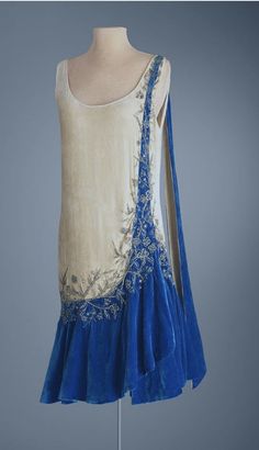 1920s Daywear, Vintage Dresses 30s, 1920s Evening Gowns, Ginger Gold, Velvet Evening Gown, Fashion Museum