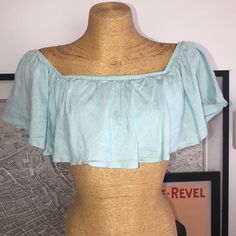 New Never Used Mint Condition Size S Linen E Chic Light Wash Tops For Beach, Chic Light Wash Tops For The Beach, Chic Light Wash Beach Tops, Chic Slightly Cropped Summer Tops, Light Wash Cropped Tops For Spring, Cropped Blue Blouse For Summer, Light Blue Cropped Tops For Summer, Light Wash Summer Top For Brunch, Light Wash Tops For Summer Brunch