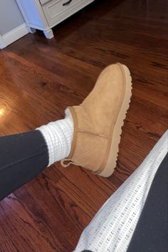 Mini Uggs Boots With Socks, Half Ugg Boots, Short Uggs With Socks, Ugg Mini Boots Socks, Slouch Socks With Uggs, Cute White Socks Aesthetic, Uggs With Long Socks, Scrunch Socks With Uggs, Uggs Ankle Boots