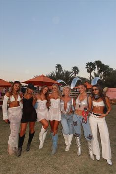 Coachella Theme Party Outfits, Main Character Outfit, Reading Festival Outfits, Cold Festival Outfit, Coachella Festival Outfit