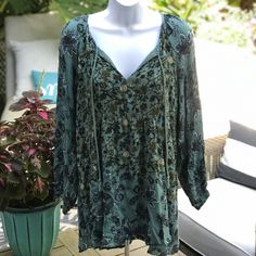 Green Floral Top With Tassel Tie And Neckline. Lining Inside. Very Comfy. Soft Cotton. Never Worn. Green Bohemian Tops With Tassels, Bohemian Green Tops With Tassels, Bohemian Blouse With Tassel Ties For Festivals, Casual Green Tops With Tassels, Green Floral Top, Tie Colors, Floral Top, Free People Tops, Floral Tops