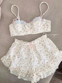 🌸Layla set 🌸 👙1 set bao gồm : Áo có gọng ko mút + quần đùi . ☁️Chất vải Muslin chuyên để may cho trẻ sơ sinh thì độ mềm mịn và an toàn cho làn da là khỏi bàn rồi đúng hông. ✨Giá 390k/1 set Chic Dress Classy, Cute Pajama Sets, Cute Lingerie, Kawaii Fashion Outfits, Fairy Fashion, Lingerie Sets, Cute Pajamas, Pretty Lingerie, Just Girly Things