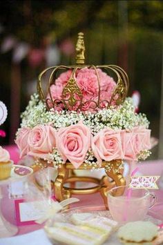 a cake with pink roses and baby's breath on top is shown in an instagram