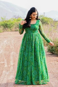 ☔Rate::1100 ☔WhatsApp::+91-9725516626 ☔Type:: Full stitched ☔Pattern::Maxi pattern ☔Size::S-36,M-38, L-40, XXL-42 ☔Flair::3 mtr. ☔Fabric:: Georgette pure ☔Work::Digital printed ☔Sleeve type:: Full sleeve ☔Gown Length::55" ☔Nack pattern:: potli system ☔Inner Fabric:: micro Crape ☔free shipping in India & cod available Long Frock Models, Frock Designs For Women, Full Sleeve Gowns, Frock Models, Full Sleeves Design, Umbrella Dress, Long Frock Designs, Long Gown Design, Simple Frocks