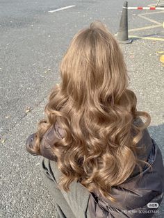 Spring Hair Aesthetic, Creamy Light Brown Hair, Sandy Light Brown Hair, Dirty Blonde Hair With Dark Highlights, Blonde Brownish Hair, Light Brown Hair Layers, Fawn Brown Hair, Dark Blonde Aesthetic, Light Brown Hair Cool Tone