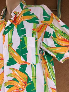 Oranges and green White background Bamboo Palm leaves Bananas Great fabric design Cotton Sturdy Buttons down front Fuller fit style Label: Club Med 2021156 Size: Mens Lg, approx Mens 44-some 46s. Check measurements against your bod and similar clothing. Condition: Excellent vintage. No issues of note. Freshly dry cleaned. See pics. Sold as is. Flat Measurements: Chest: 24.5inches (62.23cm) Shoulder, seam to seam: 19.5inches (49.53cm) Shoulder to hem length: 27inches (68.58cm) Waist: 25inches (63 Green White Background, Bamboo Palm, Flax Flowers, 80s Denim, Green Flannel, Turquoise Print, 80s Mens, Diane Keaton, Diamond Print