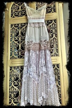 Make it out of slips - reminds me of Michelle Harder's My Fair Lady Dress that she made out of thrift store wedding dresses. Detail Couture, K Fashion, Mode Boho, Vintage Slips, Bohol, Skirt Maxi, Dreamy Dress, Vestidos Vintage, Moda Vintage