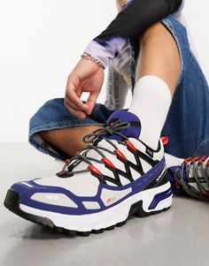 Schuhe von Salomon Schuh-Game: gewonnen halbhohes Design Zuglasche für einfaches Anziehen Agile-Chassis-System Quicklace-Schnürsystem Gepolsterte Zunge und Knöchelmanschette Markentypisches Salomon-Logo Das Mesh-Obermaterial schützt vor Verschmutzung Mittleres Schutzpolster als Schutz vor erhöhtem Verschleiß SensiFit-Zwischensohle Die OrthoLite-Einlegesohle bietet hervorragende Dämpfung, Atmungsaktivität und Haltbarkeit Die Contagrip-Außensohle bietet maximalen Grip Dicke Sohle Strukturiertes, … Salomon Shoe, Salomon Acs, Salomon Shoes, Shorts Co Ord, Leopard Print Baby, Curves Workout, Hoodies For Sale, Leggings Shop, Blue Print