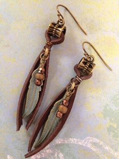 Boho Leather Earrings Diy, Leather And Wire Jewelry, Popular Necklaces 2022, Leather Beaded Earrings, Diy Boho Earrings, Leather Earrings Ideas, Leather Earrings Cricut, Bohemian Jewelry Diy, Boho Earrings Diy