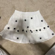 White Star Skirt New Without Tags White Casual Mini Skirt For Party, White Star Print Summer Bottoms, Summer White Star Print Bottoms, White Summer Bottoms With Star Print, Trendy White Tiered Skort, Trendy White Tiered Skirt, White Flared Skort For Summer, Trendy White Summer Skirt, Trendy White Mini Skirt