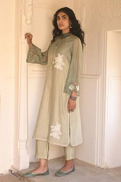 Buy Green Chanderi Embroidered Floral Motifs Round Ombre Kurta Set For Women by Rekha Agra Online at Aza Fashions. Designer Wear Mulmul Sets With Resham Embroidery, Designer Mulmul Sets With Resham Embroidery, Elegant Cambric Sharara With Zari Work, Elegant Cambric Sharara With Traditional Drape, Designer Wear Pista Green Kurta, Designer Mulmul Set In Pista Green, Designer Pista Green Mulmul Set, Elegant Cambric Sharara For Festive Occasions, Resham Embroidered Straight Kurta Sharara In Cambric