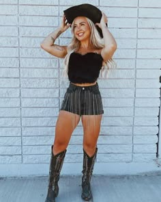 Wallen Concert Outfit Ideas, Morgan Wallen Concert Outfit Ideas, Morgan Wallen Concert Outfit, Country Concert Fits, Diamond Shorts, Morgan Wallen Concert, Country Thunder, Fringe Clothing, Outfit Botas