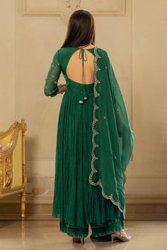 Emerald green malai chanderi padded anarkali with mirror and resham hand embroidery. Comes with pant and a dupatta. - Aza Fashions Emerald Green Anarkali, Green Anarkali Suits, Paulmi And Harsh, Tissue Dupatta, Green Anarkali, Mehndi Outfit, Resham Embroidery, Silk Anarkali, Green Suit