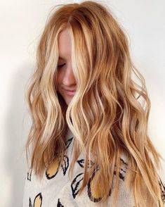 Strawberry Blonde Shoulder Length Hair, Strawberry Blonde With Money Piece, Natural Strawberry Blonde Hair, Dark Strawberry Blonde Hair, Reddish Blonde Hair, Red Hair With Blonde Highlights, Dark Strawberry Blonde, Light Strawberry Blonde