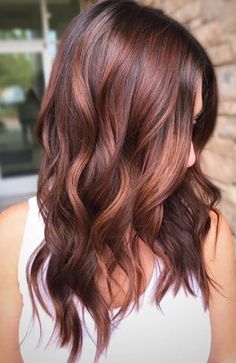 Dark Red Hair Ideas, Dark Ginger Hair, Red Hair Ideas, Hair Shedding Remedies, Dark Red Hair Color, Red Hair Looks, Red Hair With Highlights, Natural Hair Growth Remedies, Rambut Brunette