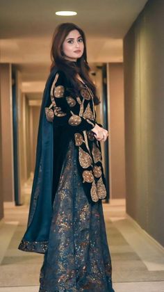 Bridal Gharara, Elegant Veils, Pakistan Dress, Bicycle Rims, Embroidered Dresses, Asian Bridal Dresses, Stylish Hijab, Crochet Cable