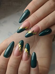 Engagement Nails Green, Emerald Green And Gold Nails Design, Esmeralda Nails, Emerald And Gold Nails, Green Autumn Nails, Green Nails With Gold, Gold Stiletto Nails, Donut Nails, Acrylic Nail Designs Coffin