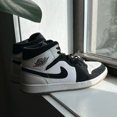 Only Worn 2 Or 3 Times. Still Great Condition! Nike Casual Jordan Mid-top Shoes, Casual Nike Jordan Mid-top Shoes, Casual High-top Jordan Shoes With Contrast Sole, Black Lace-up High-top Sneakers With Contrasting Heel, Casual Jordan Shoes With Speckled Midsole, Nike Black High-top Sneakers With Speckled Midsole, Nike Jordan Casual Shoes With Cushioned Footbed, Casual Nike Jordan Shoes With Contrast Sole, Jordan 1 Mid Diamond