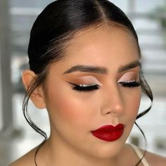 Concert Makeup, Makeup Glam, Glitter Eyeliner, Foto Bts, Quince, Maquillaje De Ojos, Lip Colors, Makeup Inspiration, Eyeliner