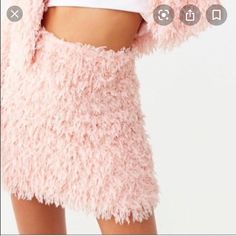 It Looks Like An Expensive Feather Skirt. The Waist Band Is Elastic. Can Be Worn As A Top! Fluffy Mini Skirt, Mini Skirt Fur, Fuzzy Mini Skirt, Fitted Feather Trim Mini Skirt, Fur Mini Skirt, Barbie Core, Feather Skirt, Skirt Medium, Waist Band