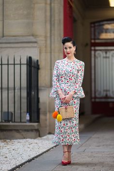 Zum Thema passend gibt es auf www.allesandra-tiller.de High Heels und Vintage Mode als farbenfrohe, fröhliche Pop Art. Dita Von Tees, Dita Von Teese Burlesque, Paris Couture, Couture Week, Look Vintage